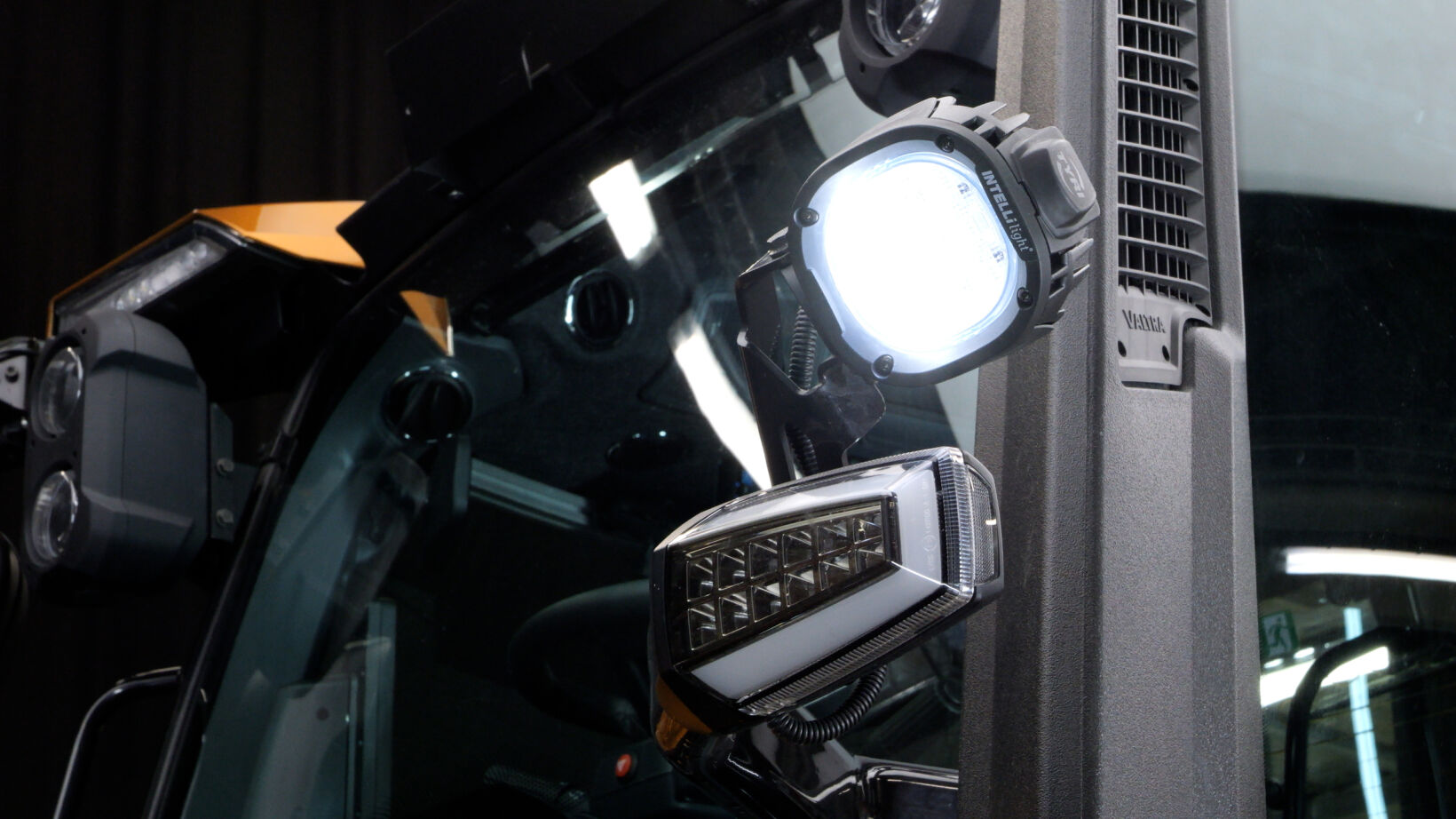 Customisable work lights for Valtra tractors