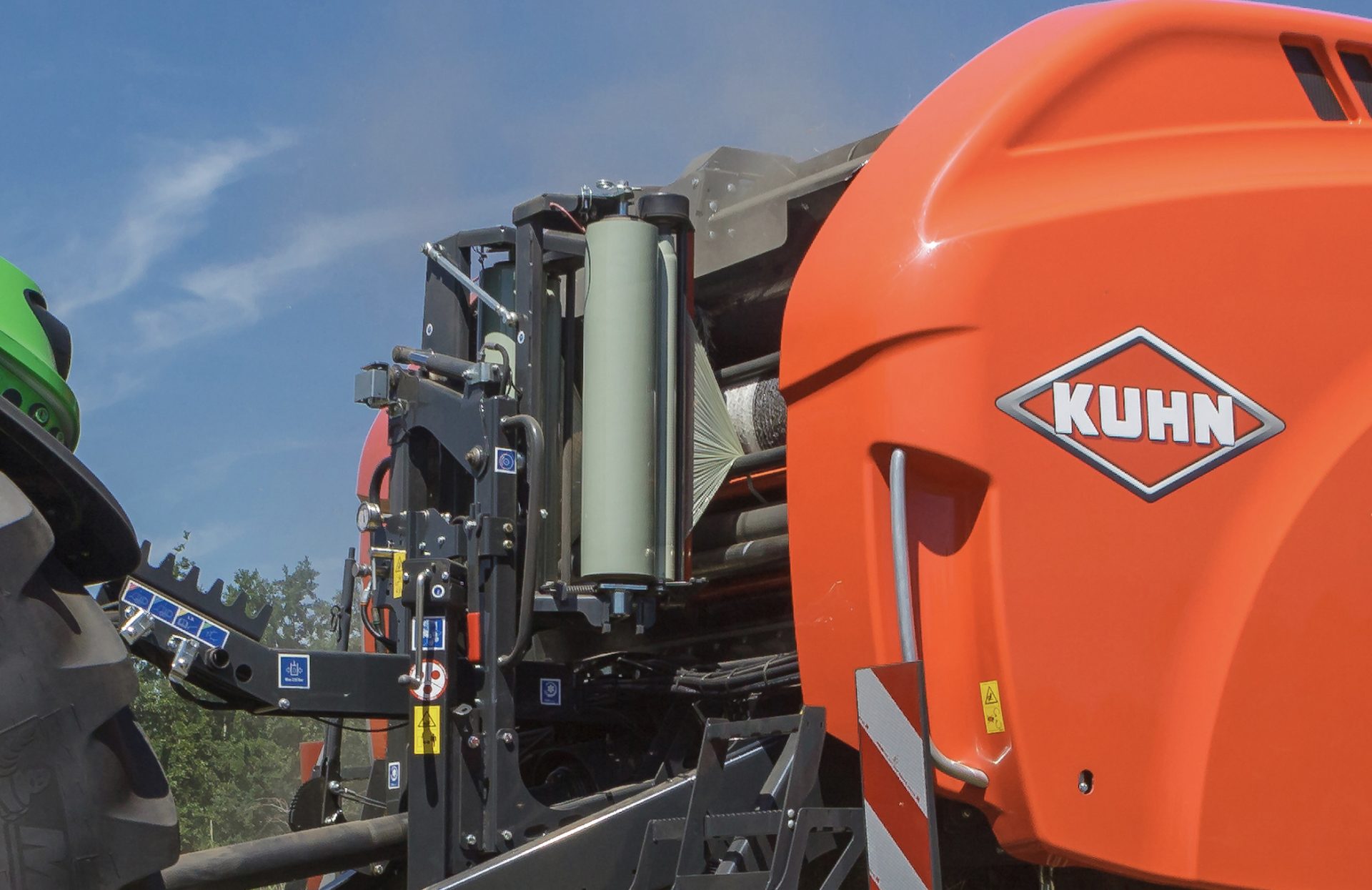 Film binding for Kuhn fixed chamber baler