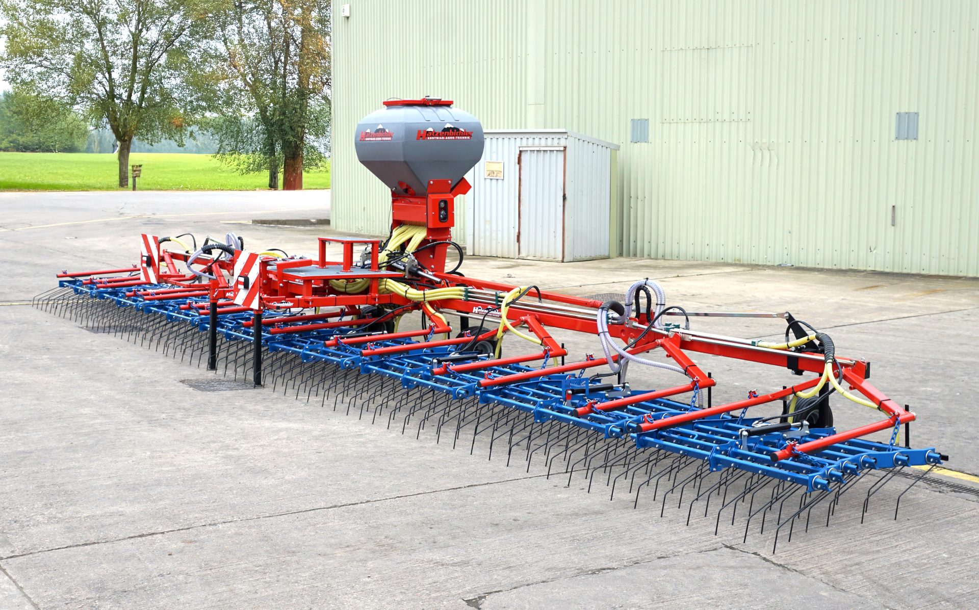 Hydraulic adjustment for Opico harrow