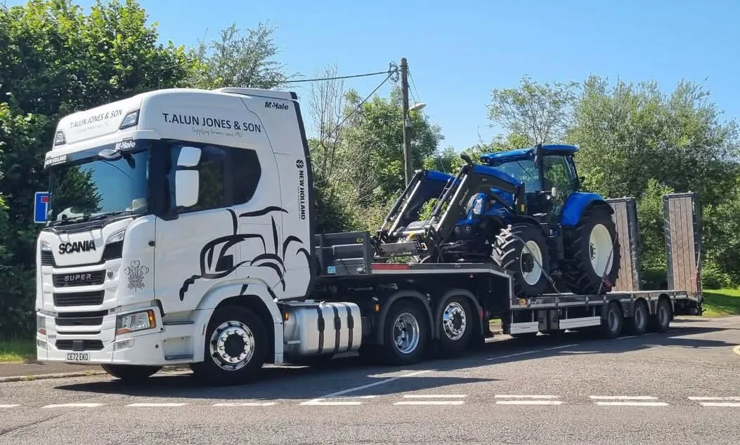 Larger New Holland patch for Alun Jones