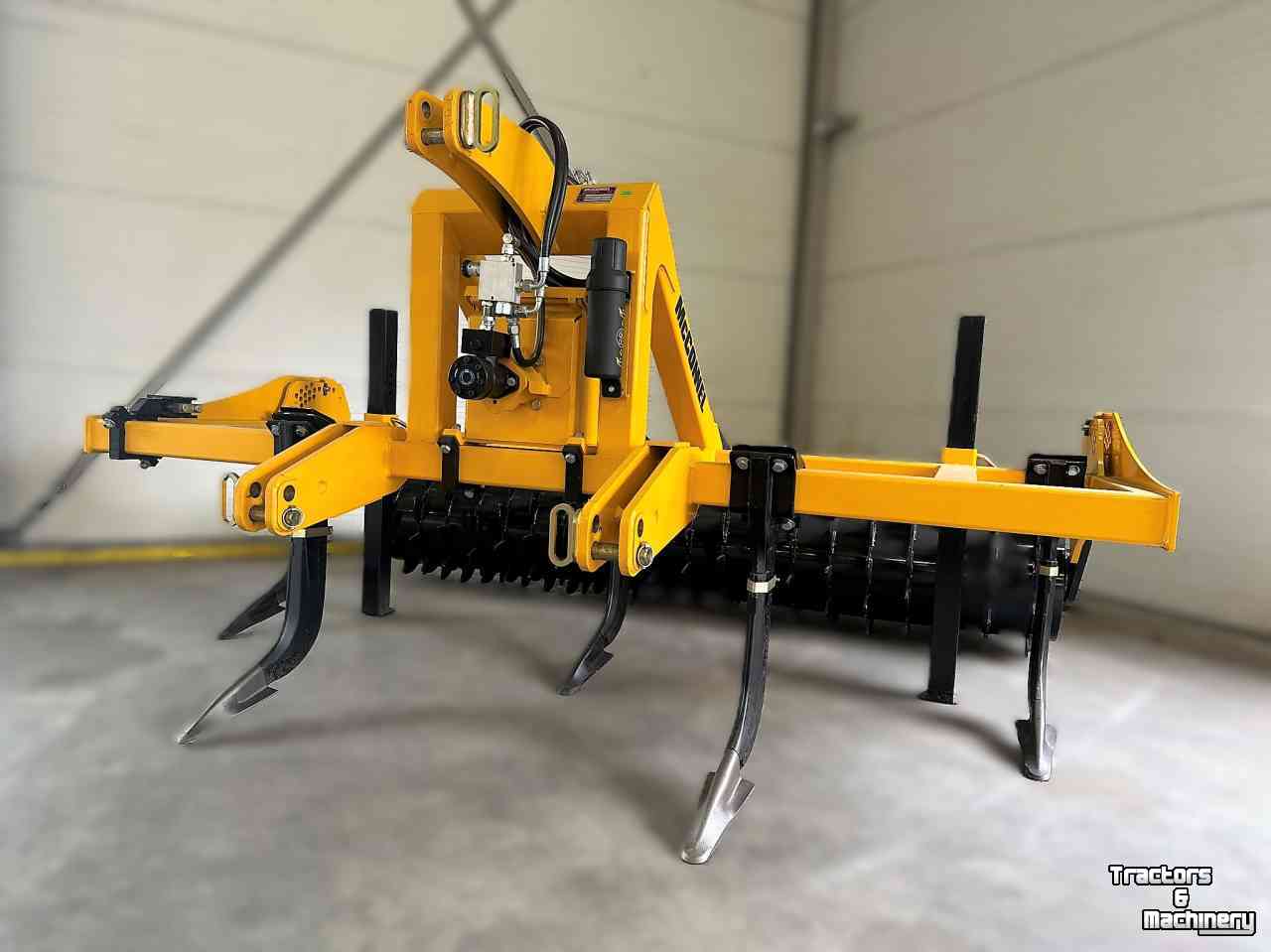 Deep subsoiler McConnel SHAKAERATOR bouwlandwoeler - vibratiewoeler