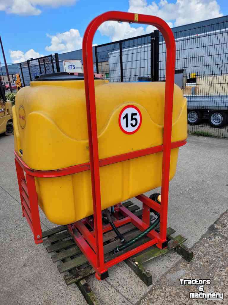 Fieldsprayer 3 points  Jarmet spuitvat 600 ltr
