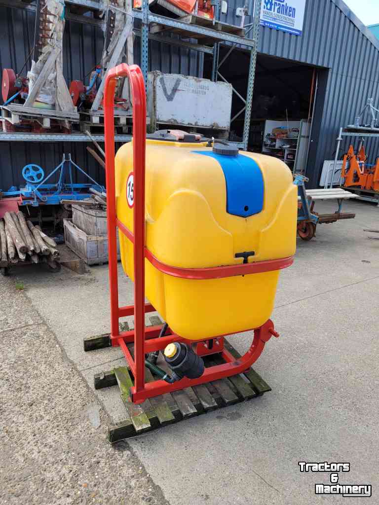 Fieldsprayer 3 points  Jarmet spuitvat 600 ltr