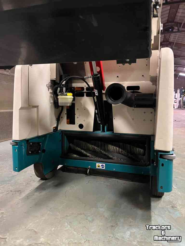 Sweepers and vacuum sweepers Tennant 6200