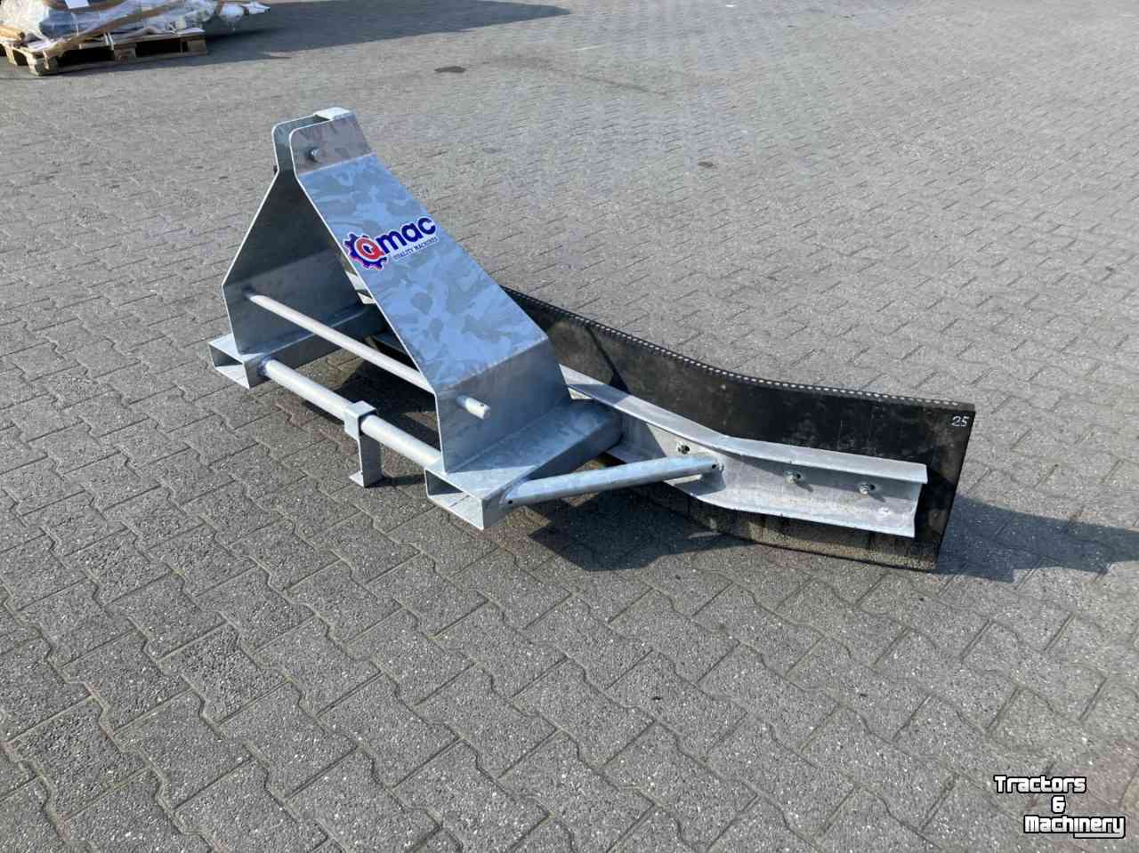 Snow Removal Equipment Qmac rubberschuif 270cm breed