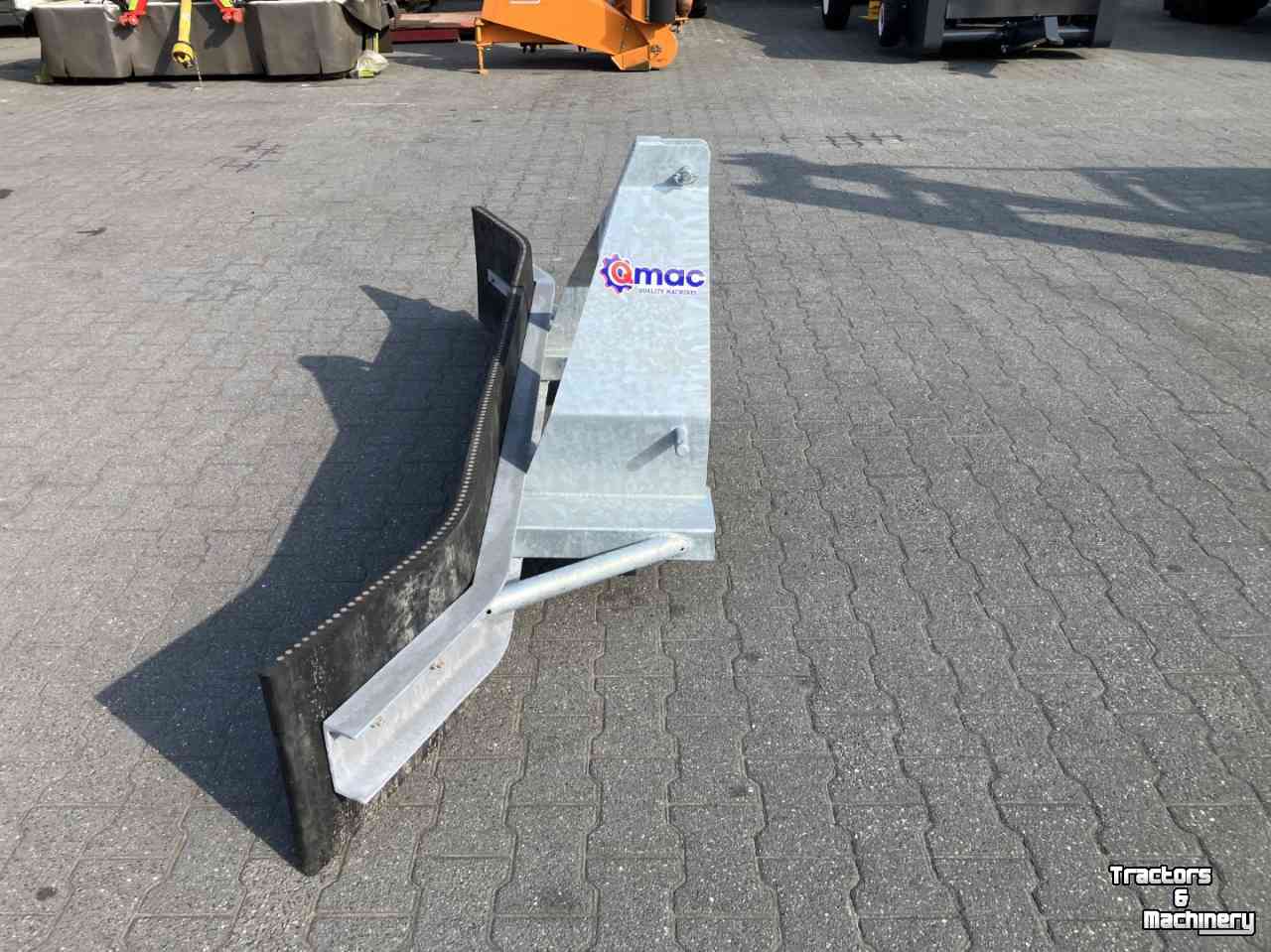 Snow Removal Equipment Qmac rubberschuif 270cm breed