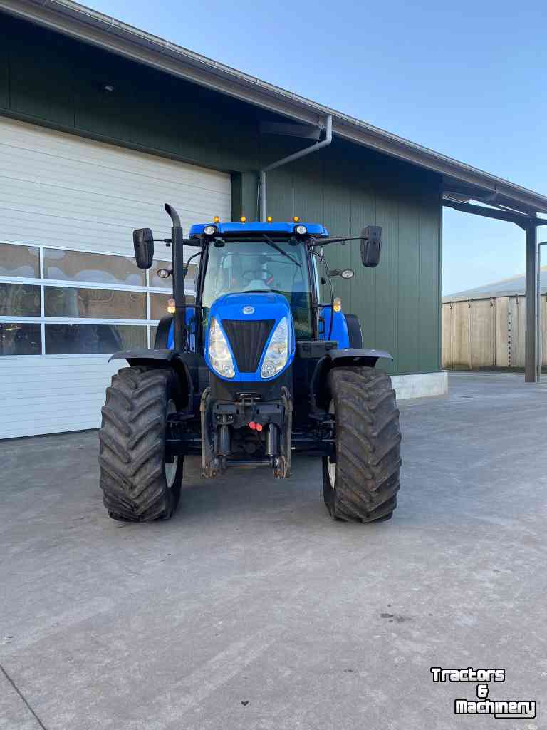 Tractors New Holland T7-220 PC trekker tractor traktor tracteur