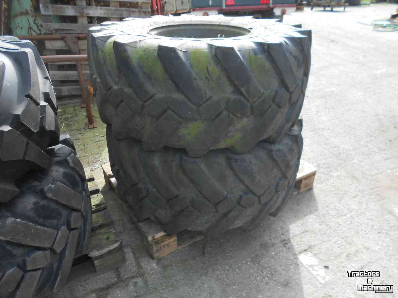 Wheels, Tyres, Rims & Dual spacers Michelin 445/70r19,5