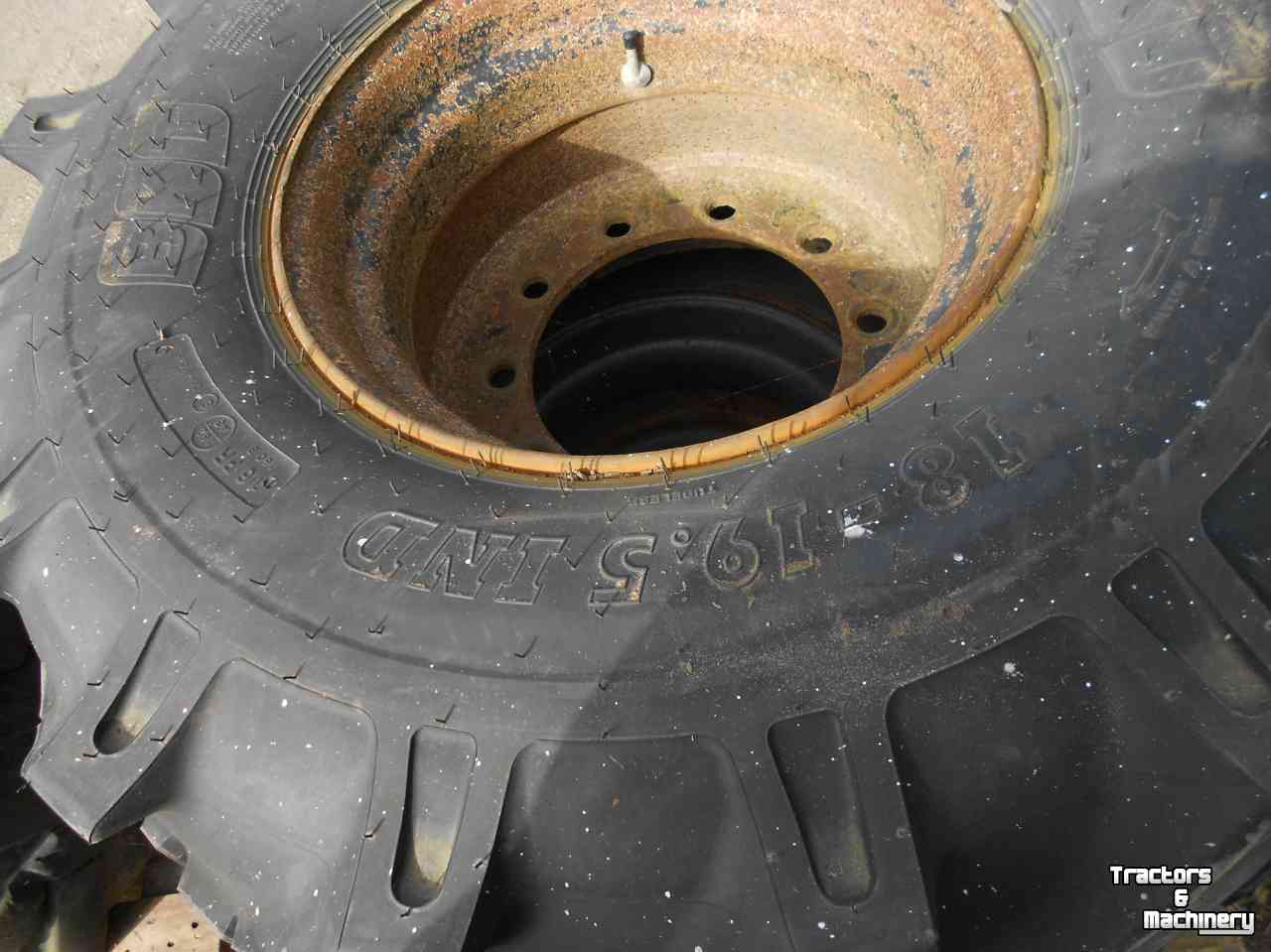 Wheels, Tyres, Rims & Dual spacers Michelin 445/70r19,5