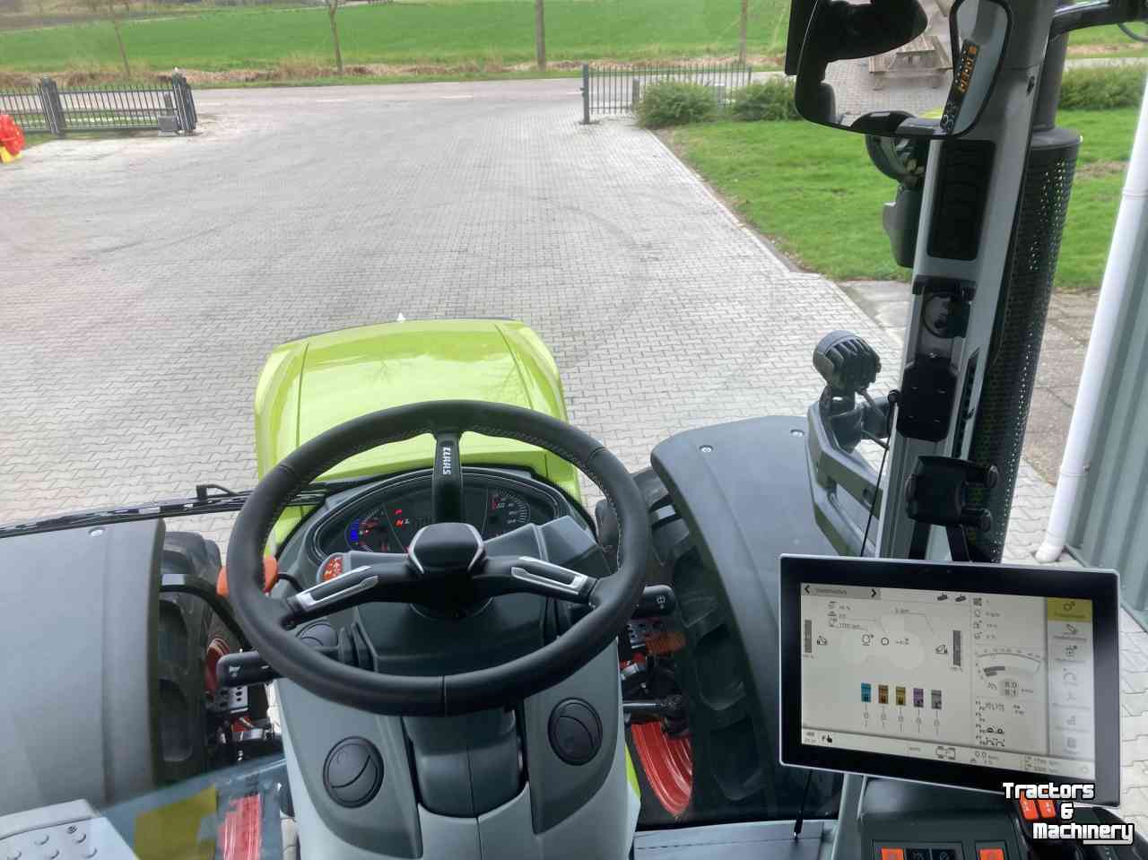 Tractor Claas Axion 830 C-Matic First Claas