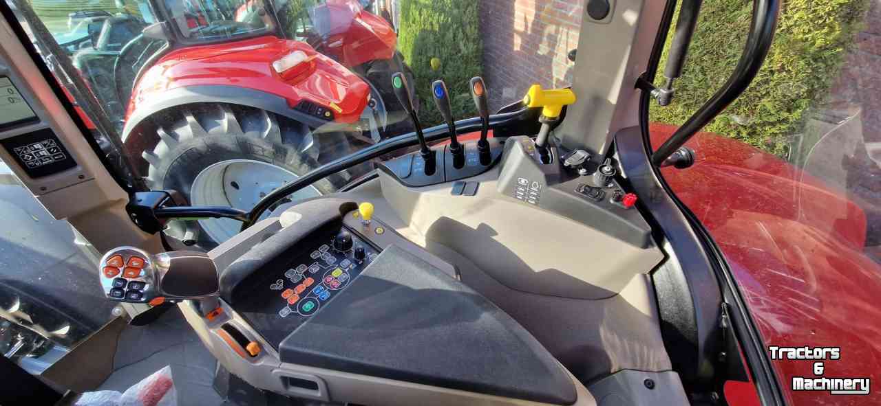 Tractors Case-IH Maxxum 125 Multicontroller ActiveDrive8 Demo!