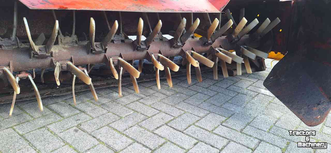 Mower Kuhn FC 280 P frontmaaier met kneuzer