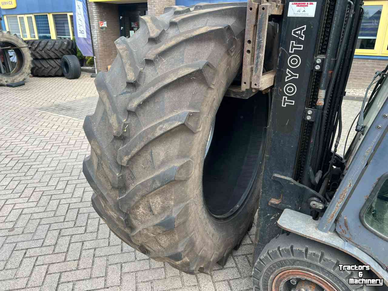 Wheels, Tyres, Rims & Dual spacers Trelleborg 650/65R42 eenling gebruikt