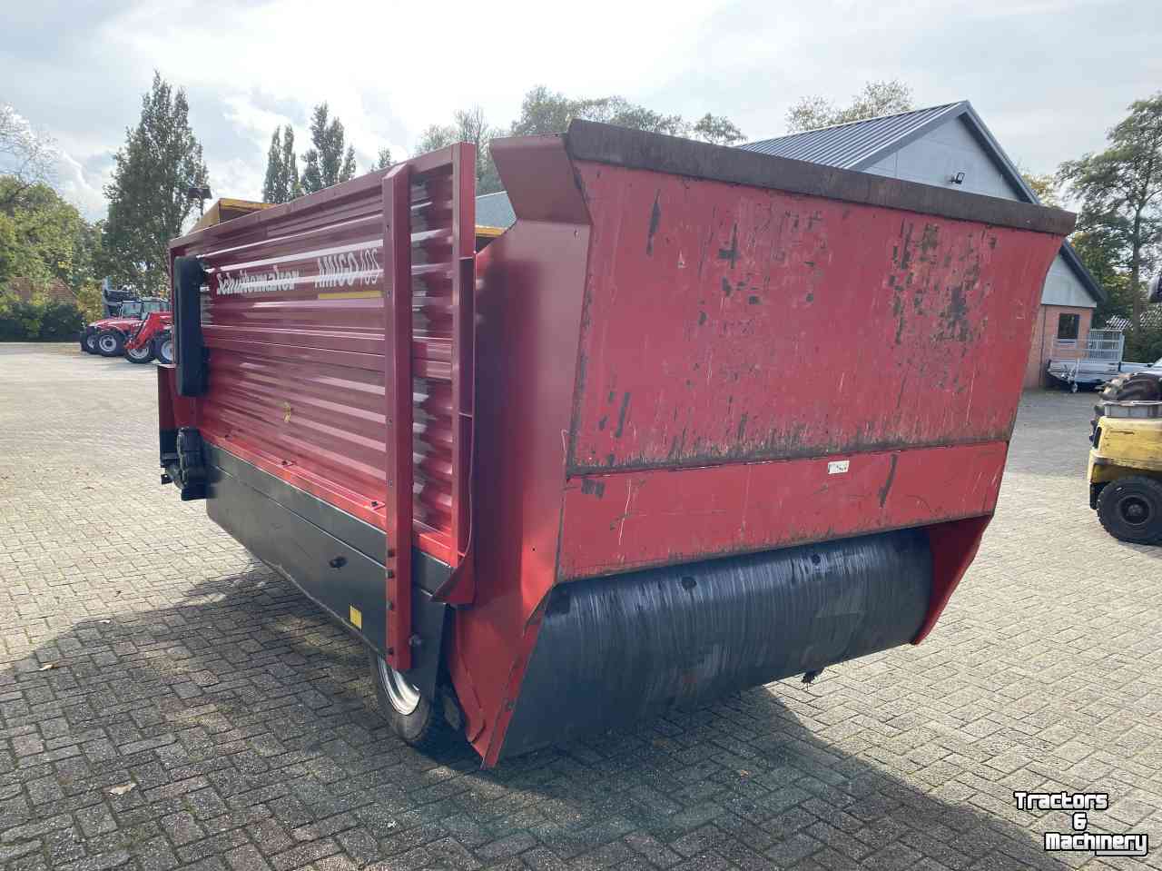 Silage-block distribution wagon Schuitemaker Amigo 40