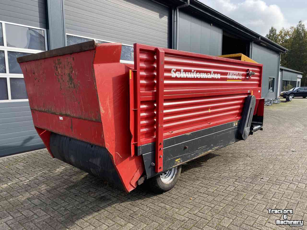 Silage-block distribution wagon Schuitemaker Amigo 40