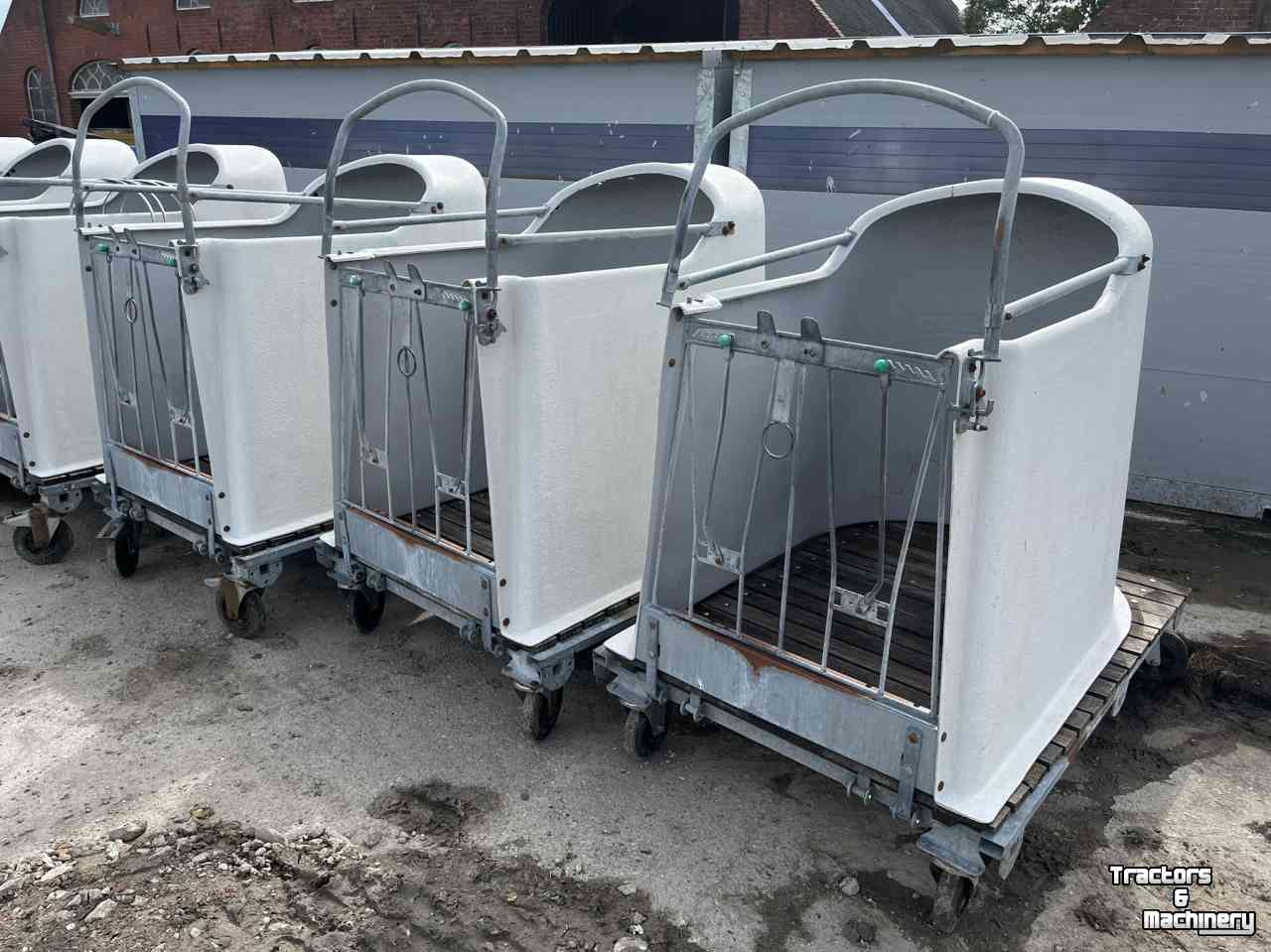 Calf hutches CalfOtel Eenlingboxen Iglo's