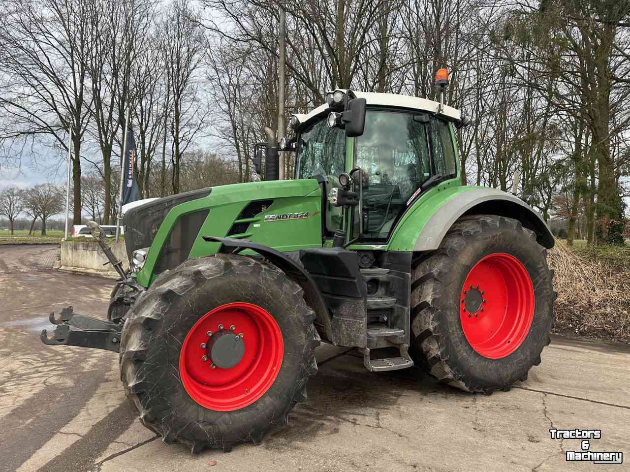 Tractors Fendt 824 SCR profi plus