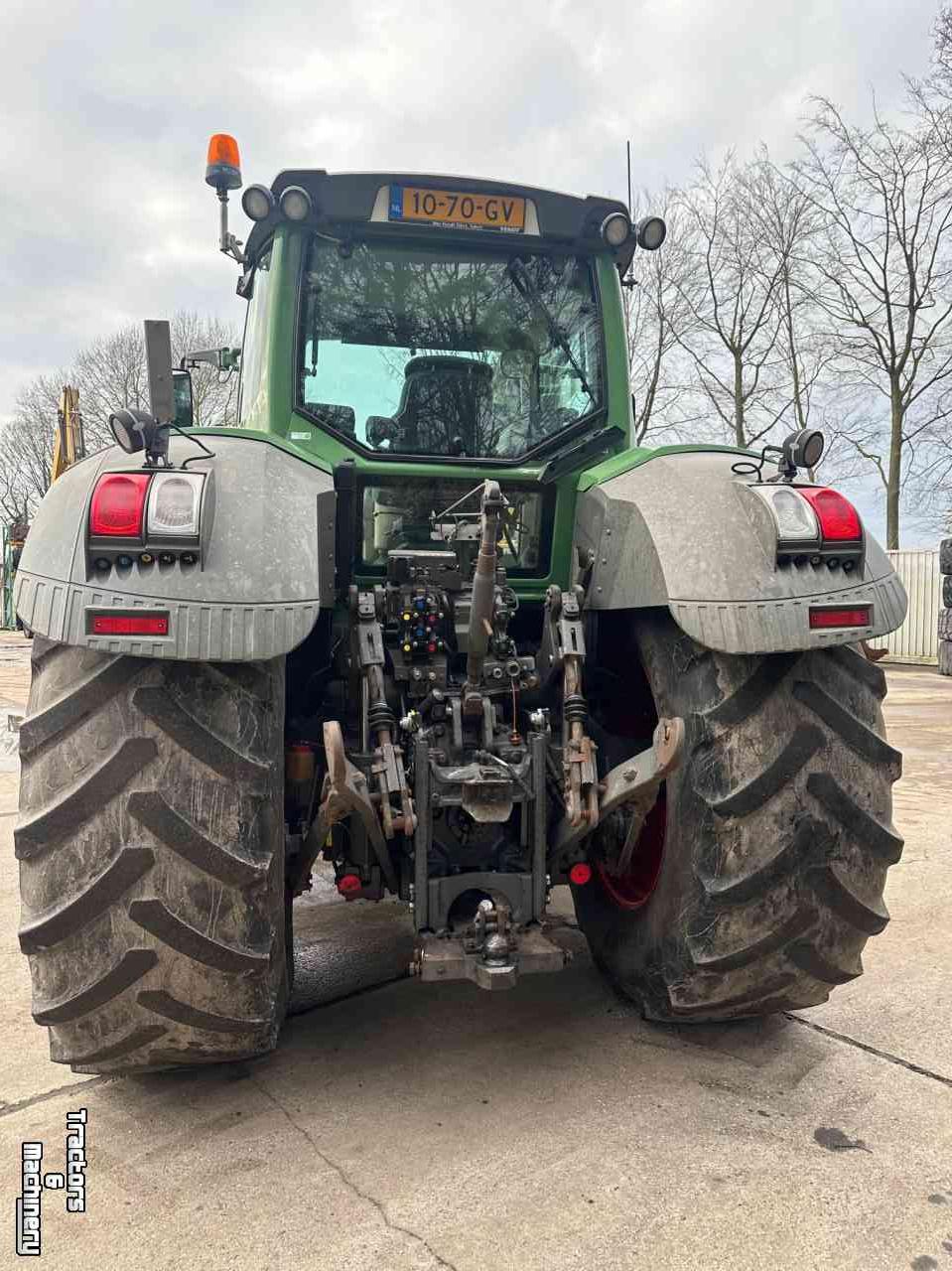 Tractors Fendt 824 SCR profi plus