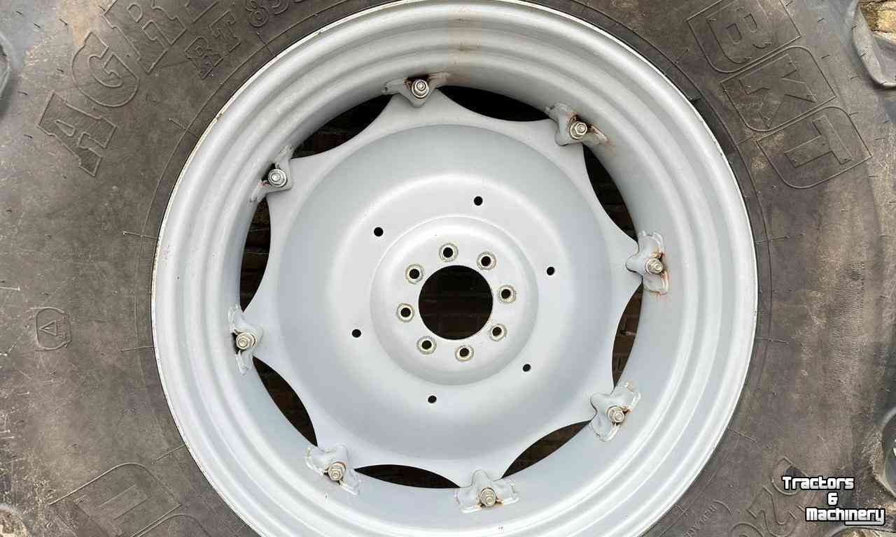 Wheels, Tyres, Rims & Dual spacers BKT 520/70R38 90%