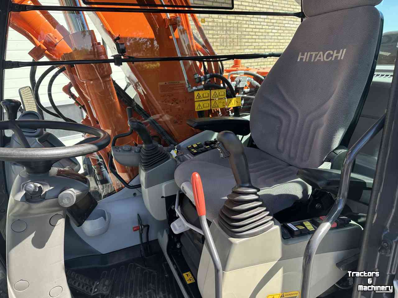 Excavator mobile Hitachi ZX140W-5B