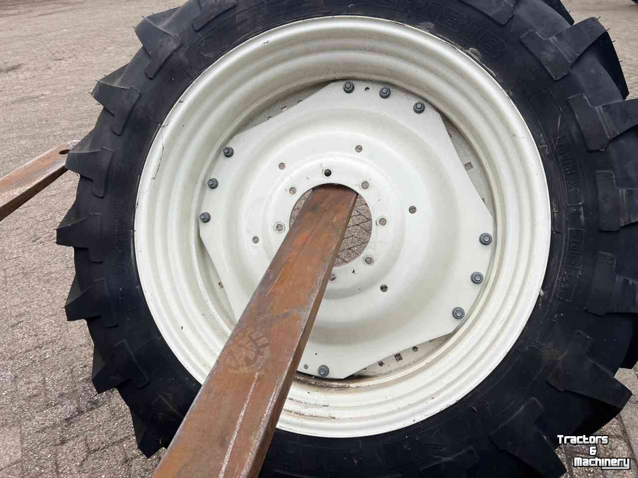 Wheels, Tyres, Rims & Dual spacers Michelin 13.6R38 ongebruikt incl. NH velg