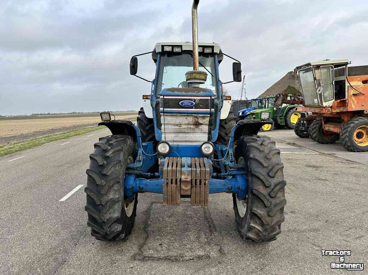 Tractors Ford 8210