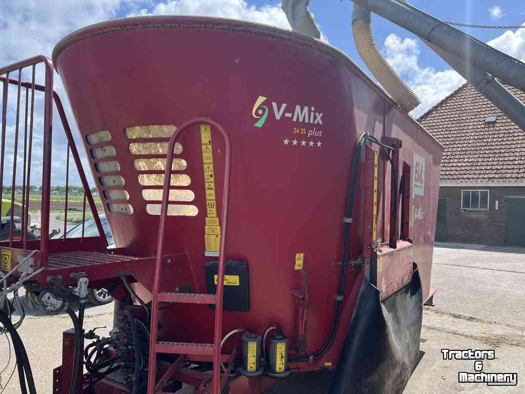 Vertical feed mixer BVL Voermengwagen