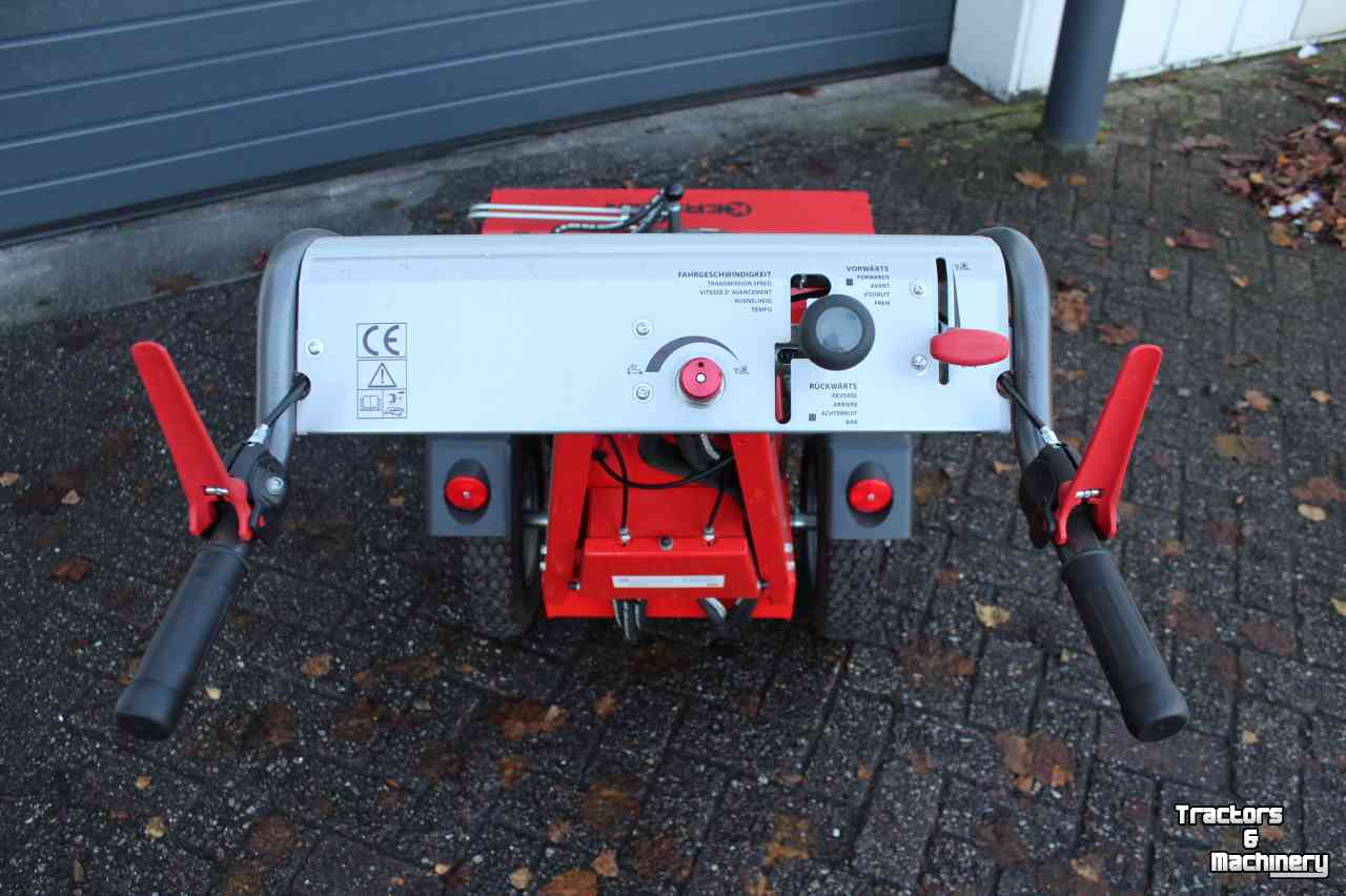 Sweeper Kersten K820 Pro werktuigdrager met bezem