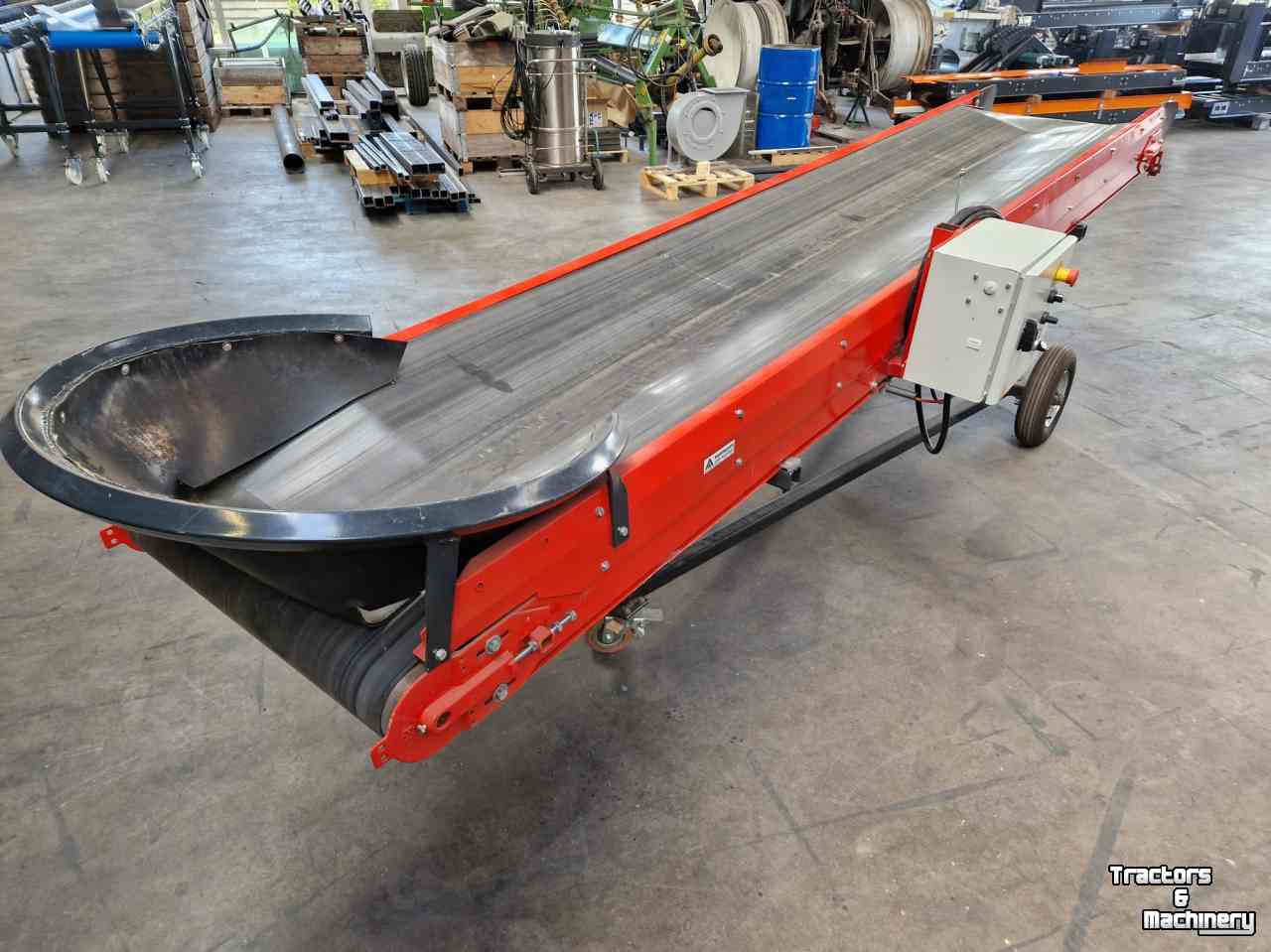 Conveyor  Transportband 700x4200 op wielstel
