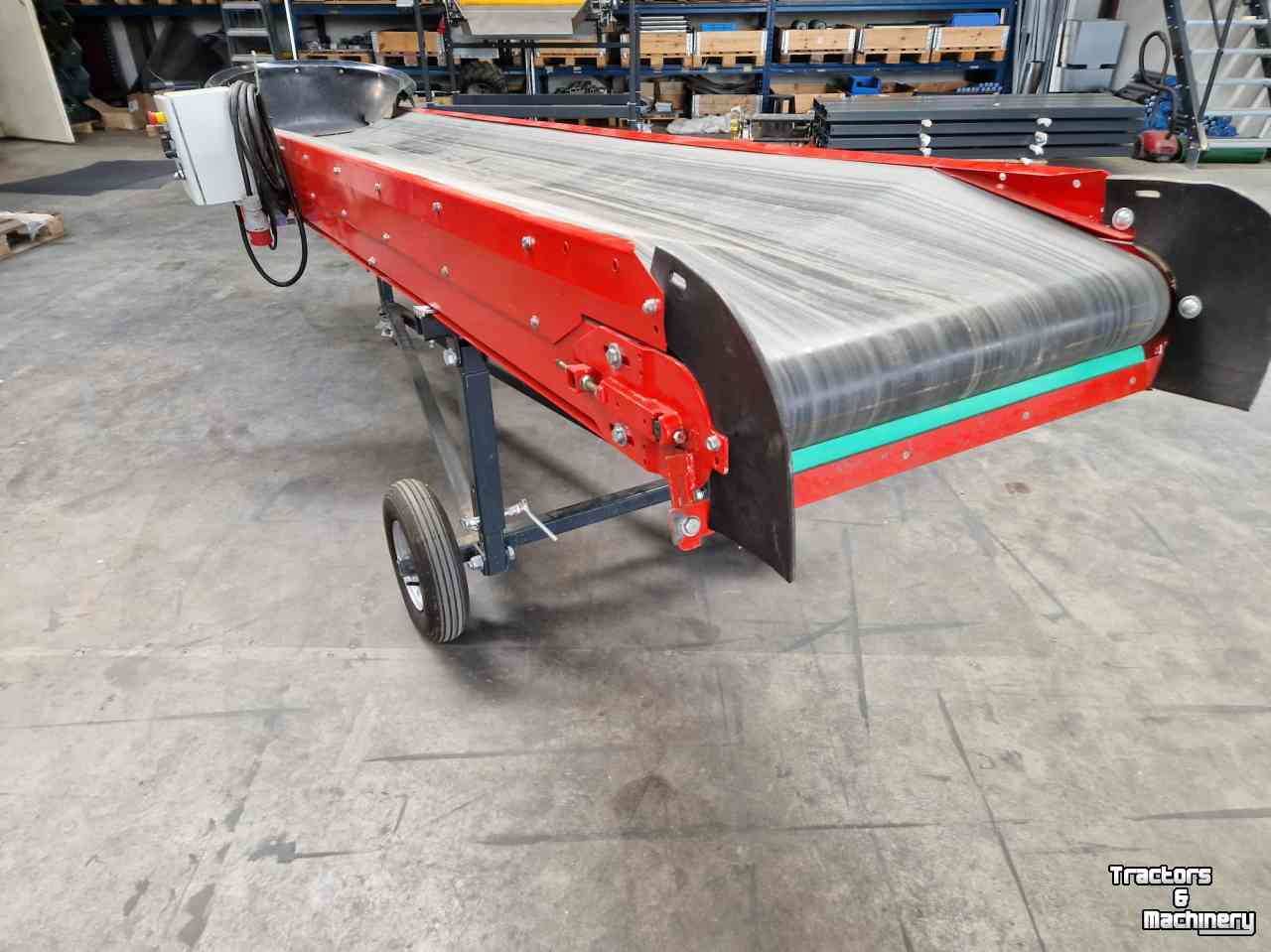 Conveyor  Transportband 700x4200 op wielstel