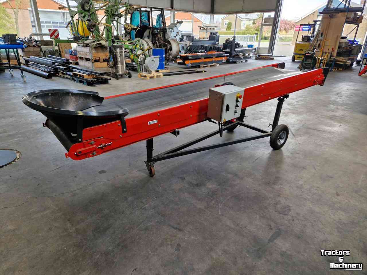 Conveyor  Transportband 700x4200 op wielstel