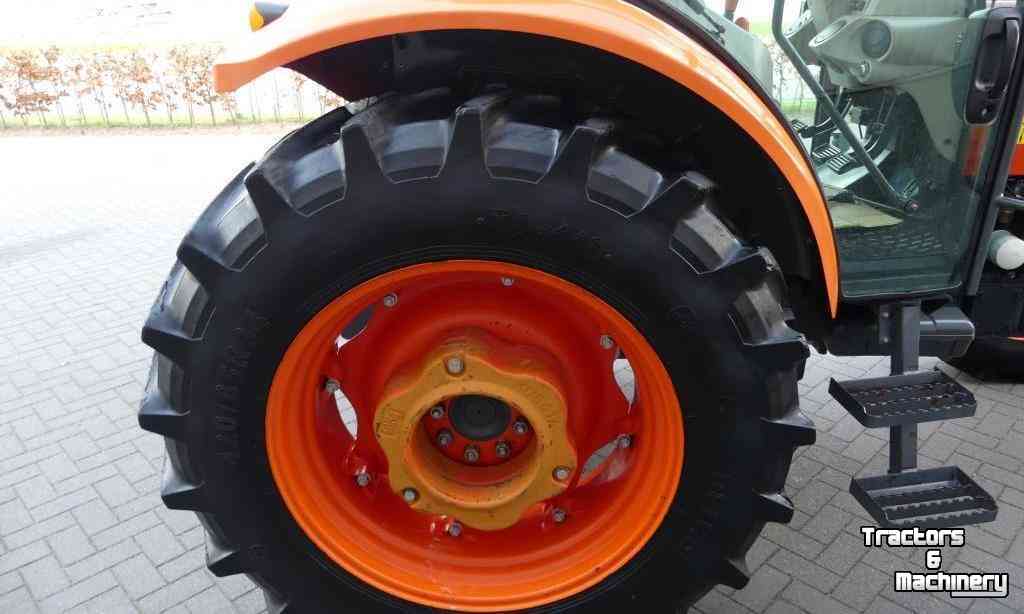 Tractors Kubota M9540