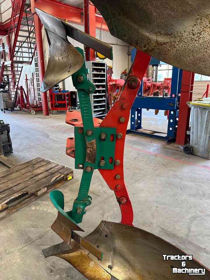 Ploughs Kverneland Element afkomstig van LO / LB ploeg