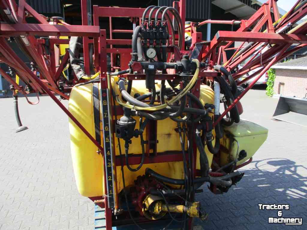 Fieldsprayer pull-type Hardi 800ltr   21 mtr