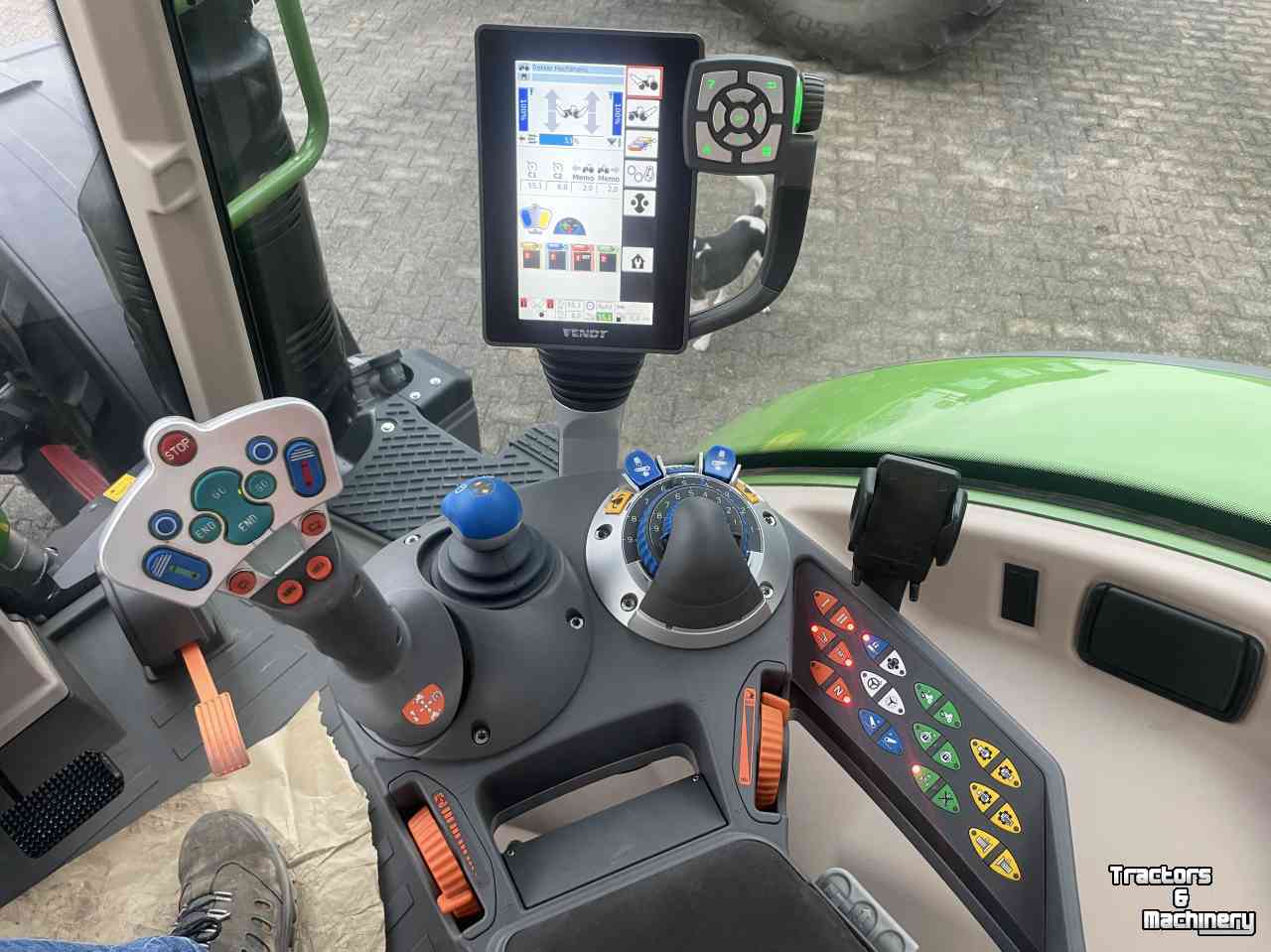 Tractors Fendt 718 S4 Power Plus