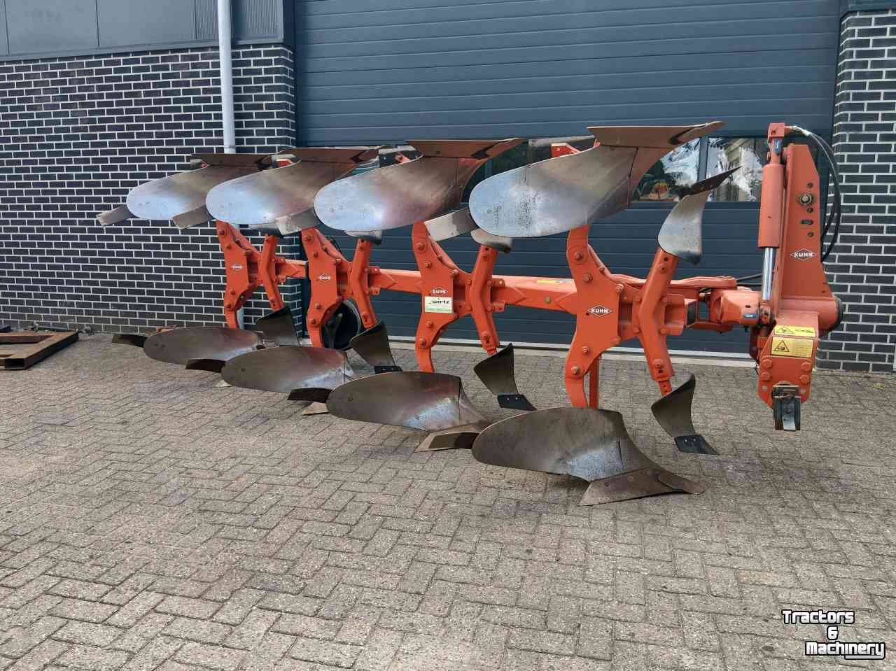 Ploughs Kuhn Master 120 4 schaar ploeg