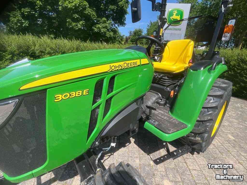 Small-track Tractor John Deere 3038E