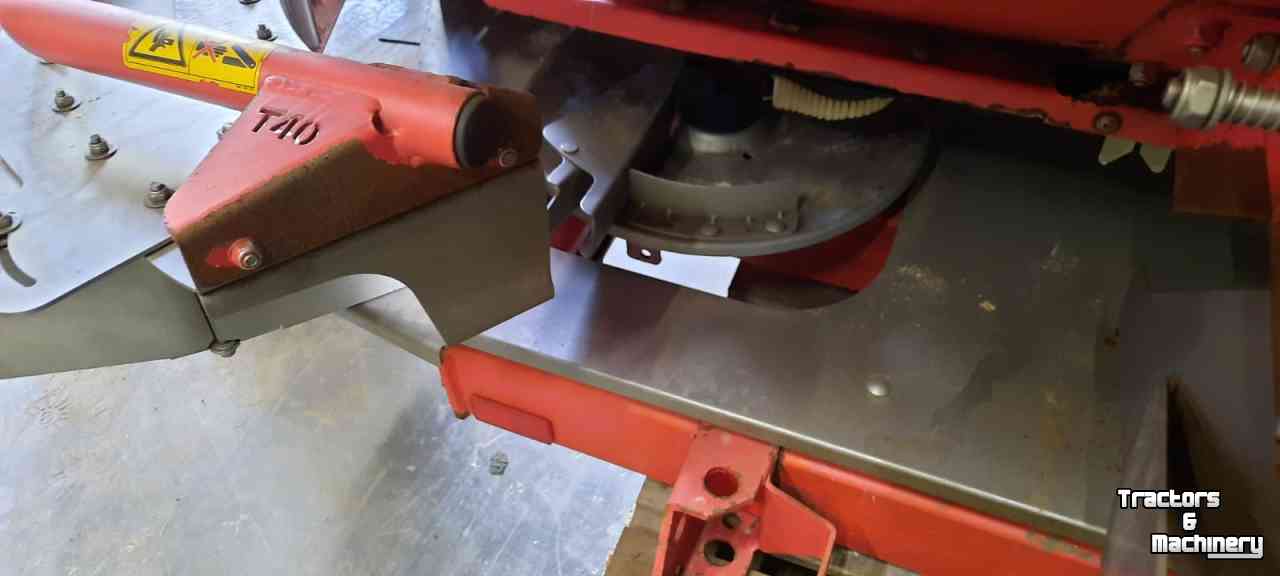 Fertilizer spreader Kuhn Kunstmest weegstrooier.
