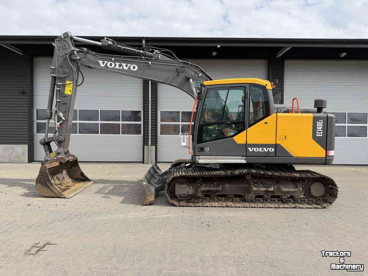 Excavator tracks Volvo EC140EL