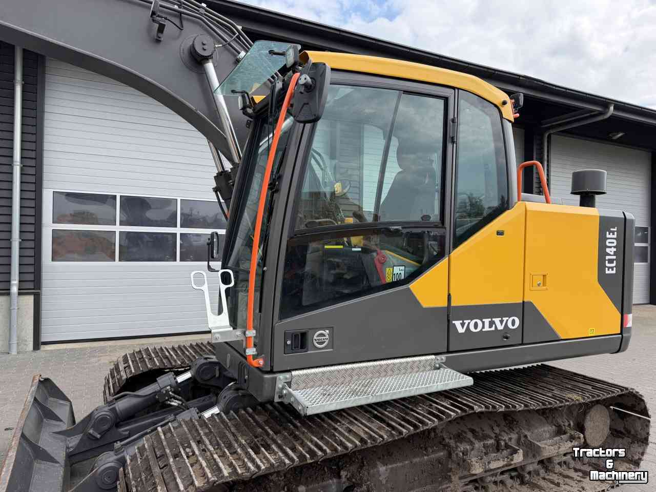 Excavator tracks Volvo EC140EL