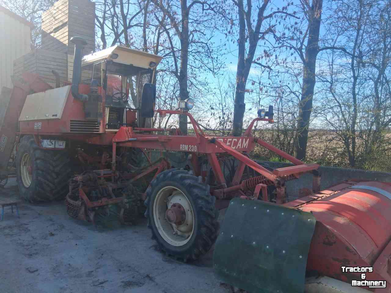 Sugar beet harvester Riecam RBM 23O MET AXIAALSET