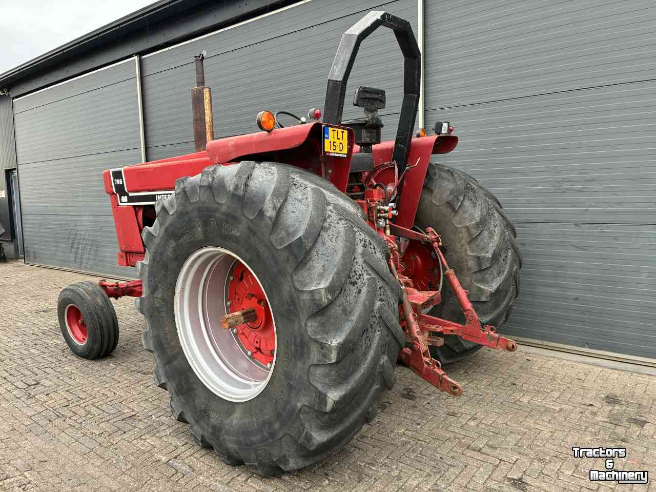 Tractor International 766 black stripe