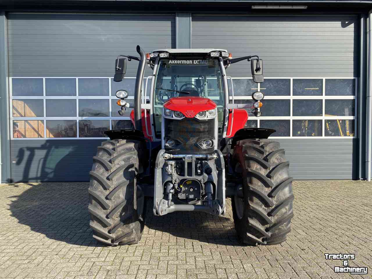 Tractor Massey Ferguson 6S.135 Dyna6 Efficient DEMO
