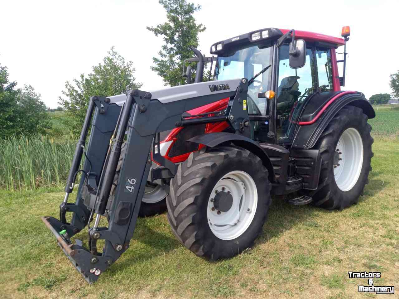 Tractors Valtra N93