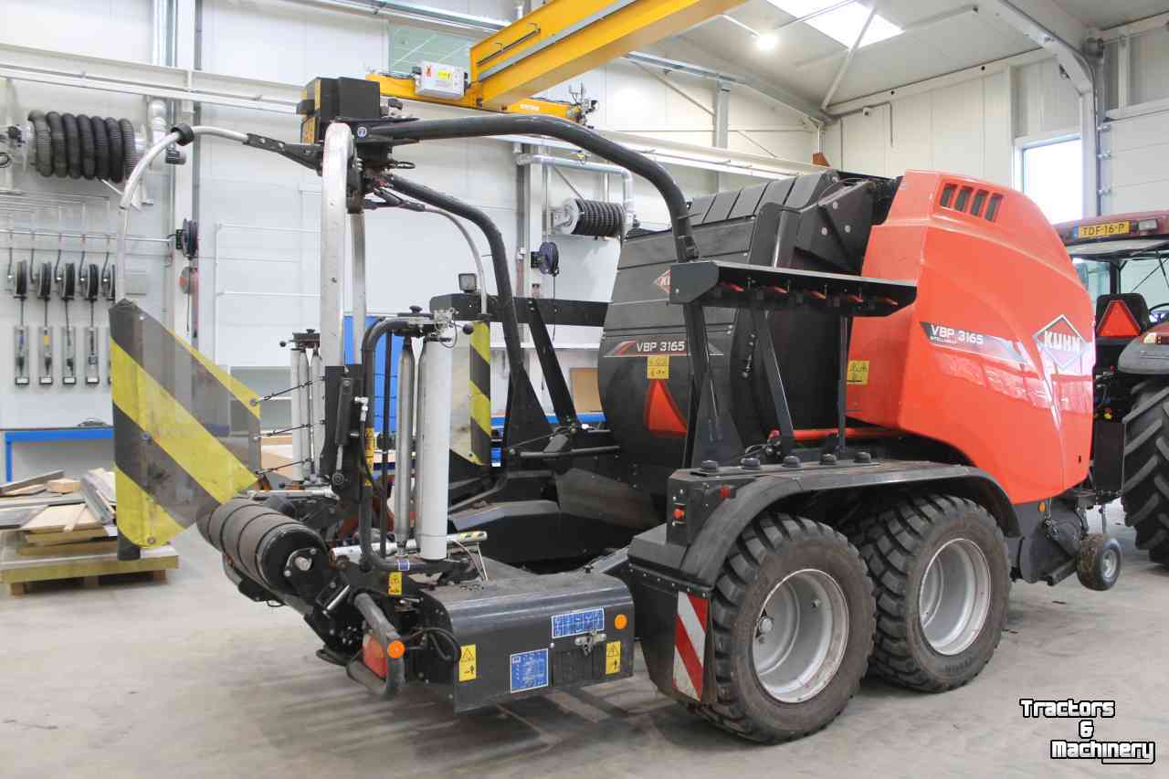 Balers Kuhn VBP3165 variabele ronde balenpers/wikkelcombinatie Foliebinding 3D wikkelaar