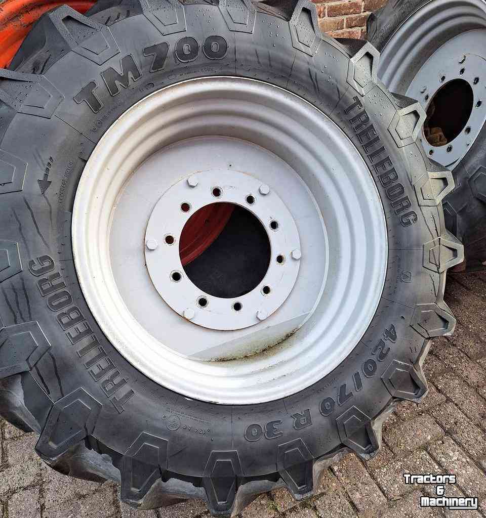 Wheels, Tyres, Rims & Dual spacers Trelleborg 420/70X30 60% TM 700