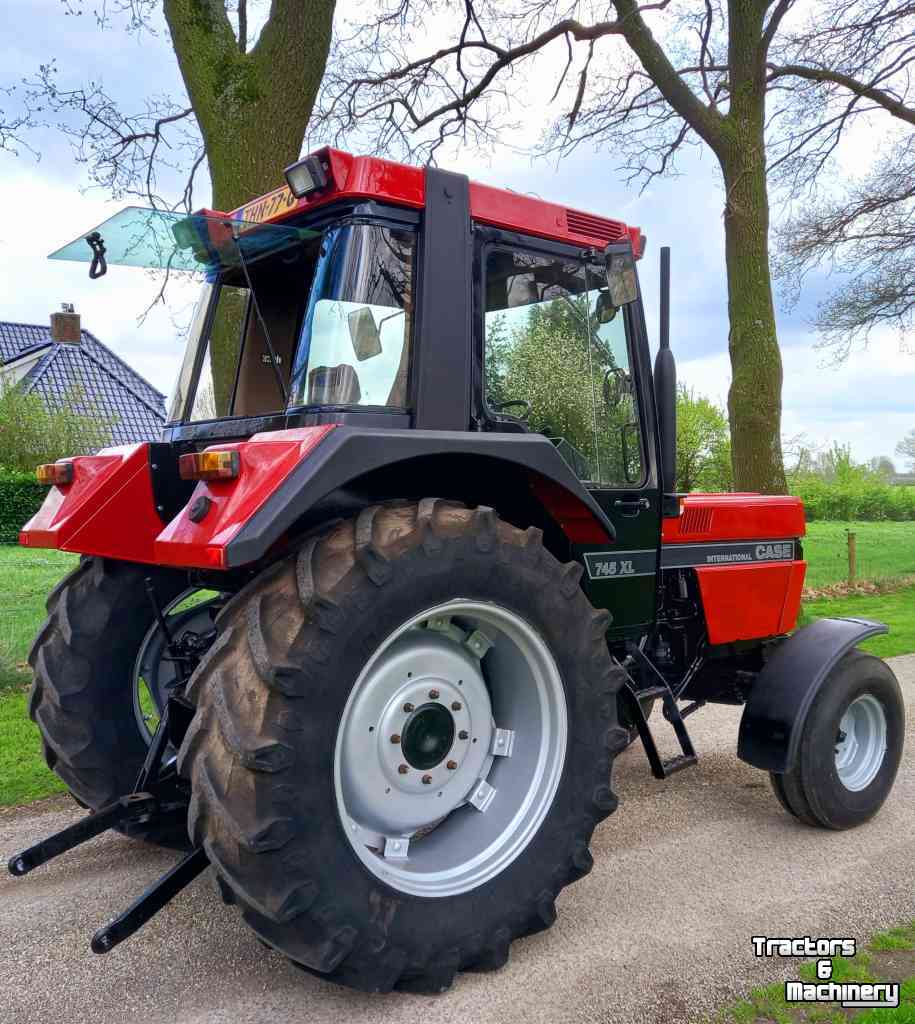 Tractors Case-IH 745 xl