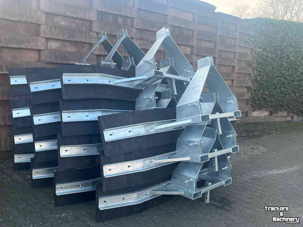 Rubber yard scraper  sneeuwschuiven / modderhuiven  210 cm 160 cm