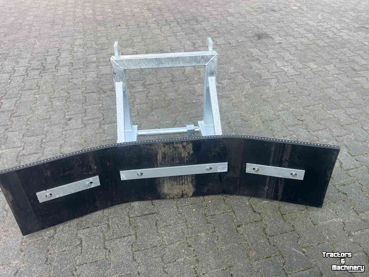 Rubber yard scraper  sneeuwschuiven / modderhuiven  210 cm 160 cm