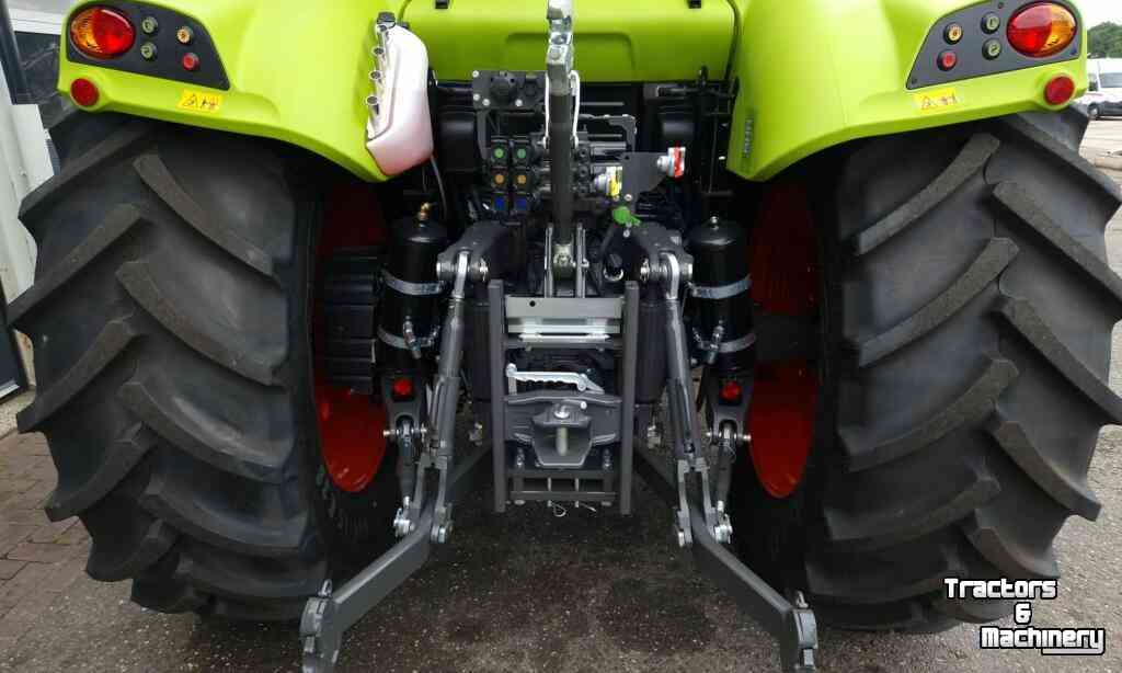 Tractors Claas Arion 450 Tractor Traktor
